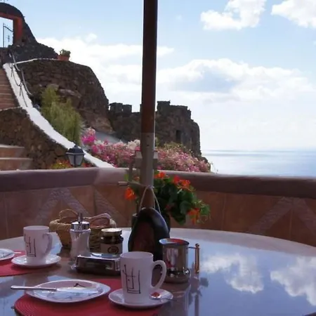 Schlafen In Einer Vulkanischen Hoehle By Interhome *