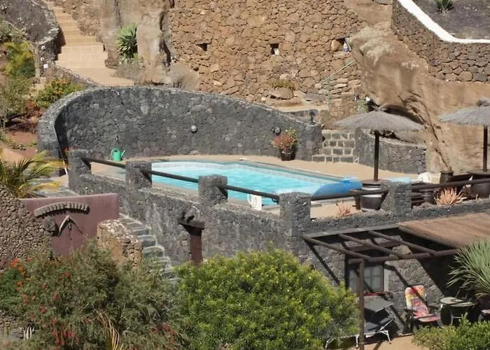 Schlafen In Einer Vulkanischen Hoehle By Interhome Дом отдыха Тиас