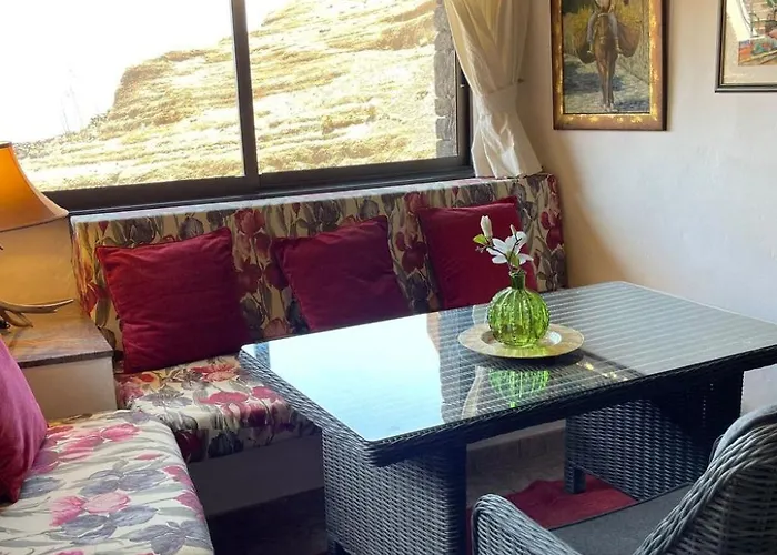 Schlafen In Einer Vulkanischen Hoehle By Interhome *