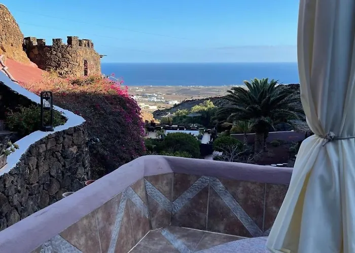 Schlafen In Einer Vulkanischen Hoehle By Interhome