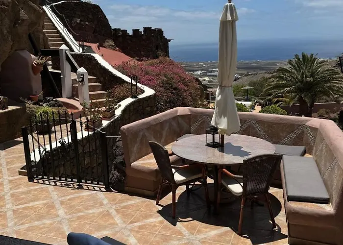 Schlafen In Einer Vulkanischen Hoehle By Interhome Дом отдыха Тиас