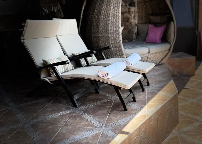 Schlafen In Einer Vulkanischen Hoehle By Interhome Тиас