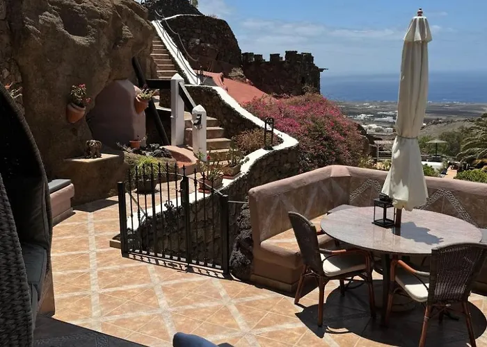 Schlafen In Einer Vulkanischen Hoehle By Interhome Дом отдыха Тиас