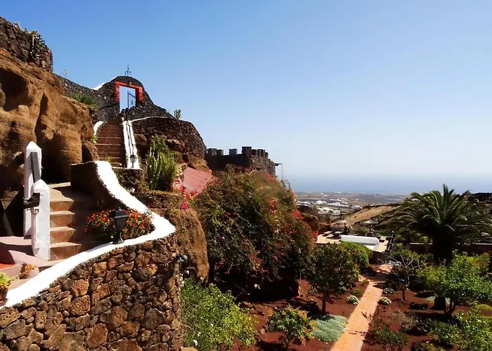 Schlafen In Einer Vulkanischen Hoehle By Interhome