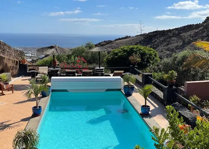 Дом отдыха Schlafen In Einer Vulkanischen Hoehle By Interhome Тиас