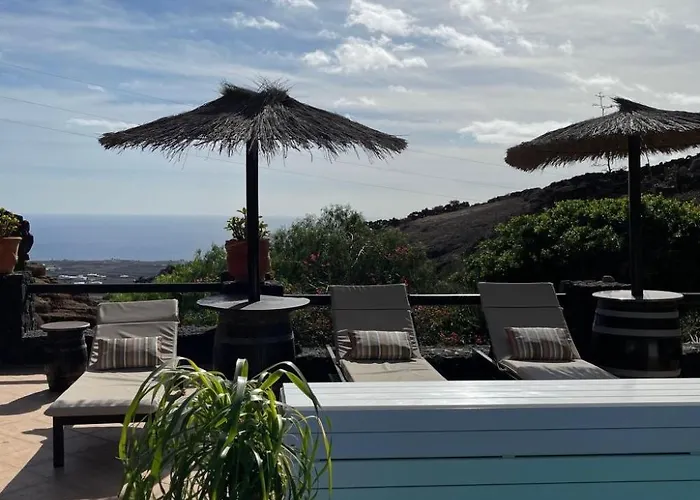 Schlafen In Einer Vulkanischen Hoehle By Interhome Тиас