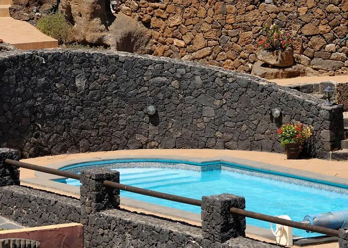 Дом отдыха Schlafen In Einer Vulkanischen Hoehle By Interhome Тиас