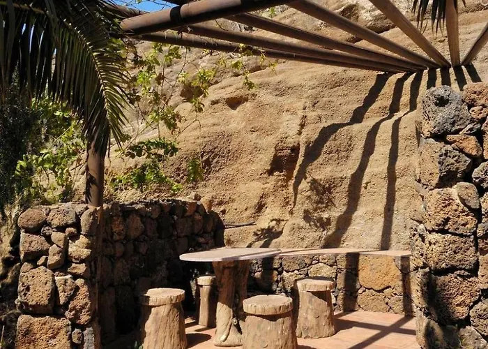 Schlafen In Einer Vulkanischen Hoehle By Interhome Тиас