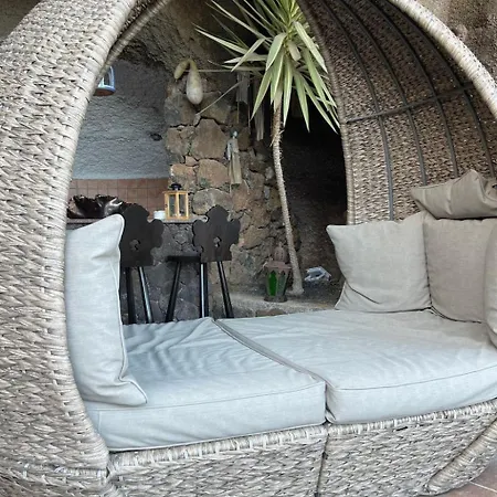 Schlafen In Einer Vulkanischen Hoehle By Interhome Tatil Evi *