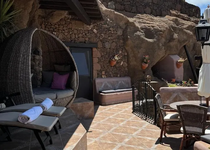 Nyaraló Schlafen In Einer Vulkanischen Hoehle By Interhome Tías