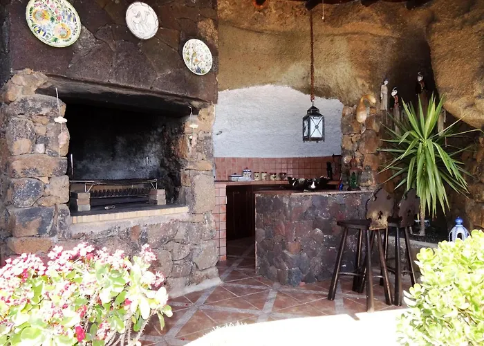 Schlafen In Einer Vulkanischen Hoehle By Interhome Nyaraló