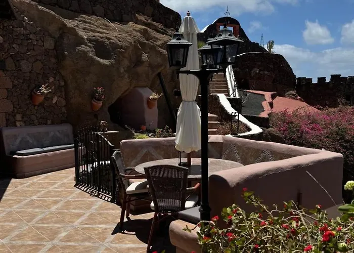 Schlafen In Einer Vulkanischen Hoehle By Interhome