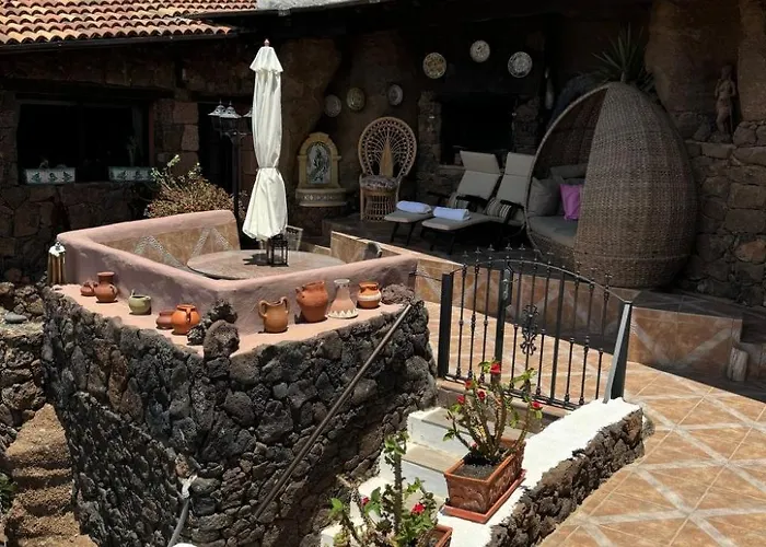 Schlafen In Einer Vulkanischen Hoehle By Interhome *