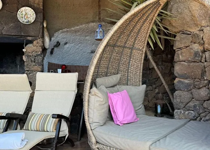 Schlafen In Einer Vulkanischen Hoehle By Interhome Nyaraló