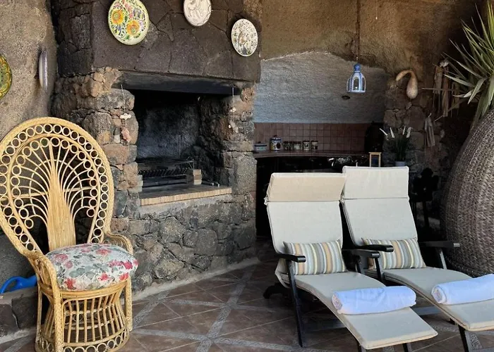 Schlafen In Einer Vulkanischen Hoehle By Interhome Tías