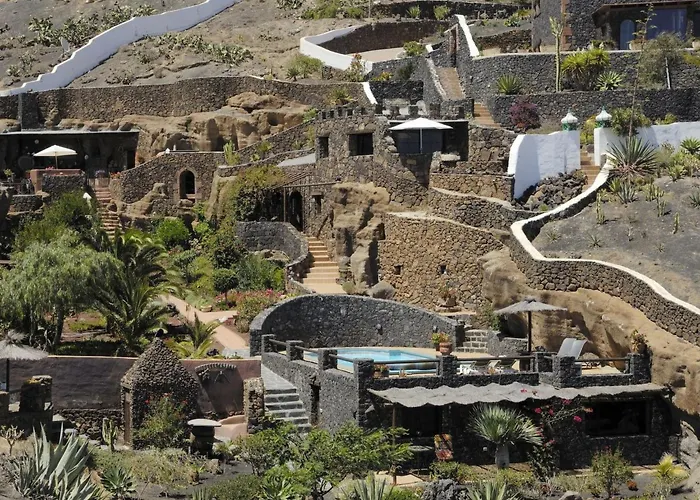 Schlafen In Einer Vulkanischen Hoehle By Interhome Nyaraló