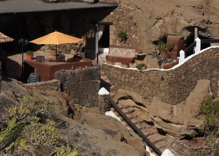 Schlafen In Einer Vulkanischen Hoehle By Interhome Tías