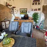 Schlafen In Einer Vulkanischen Hoehle By Interhome * ティアス