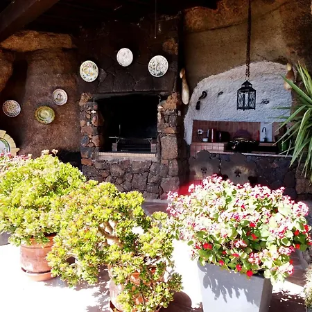 別荘 Schlafen In Einer Vulkanischen Hoehle By Interhome ティアス