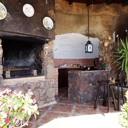 Schlafen In Einer Vulkanischen Hoehle By Interhome 別荘