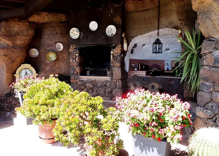 別荘 Schlafen In Einer Vulkanischen Hoehle By Interhome ティアス