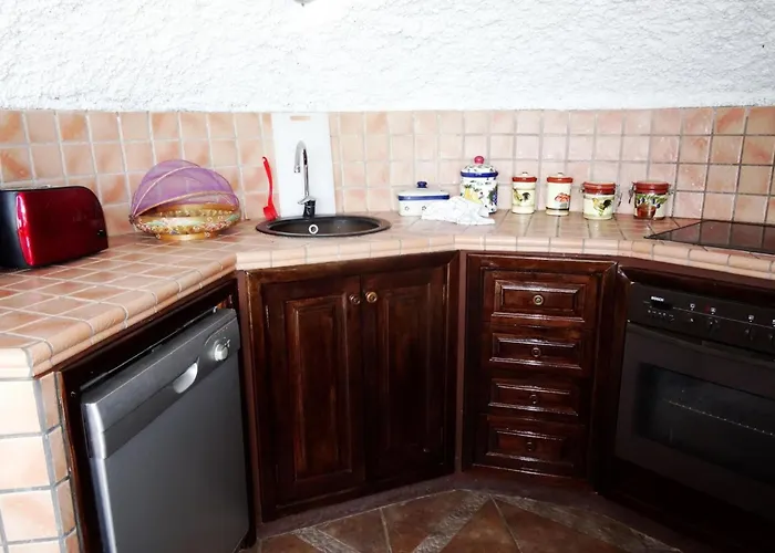 Schlafen In Einer Vulkanischen Hoehle By Interhome ティアス