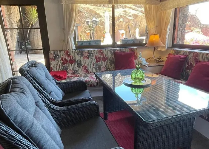 Schlafen In Einer Vulkanischen Hoehle By Interhome 別荘