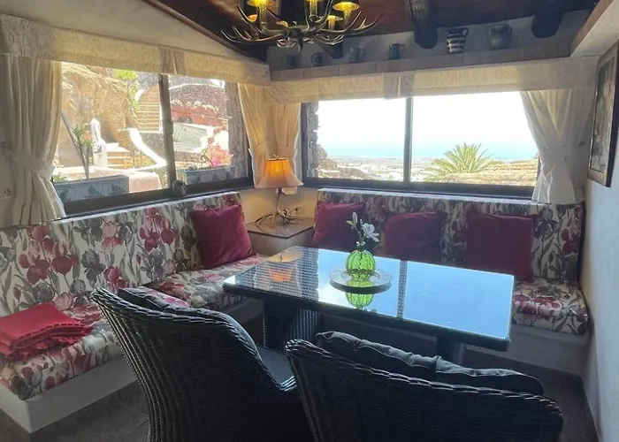 別荘 Schlafen In Einer Vulkanischen Hoehle By Interhome *