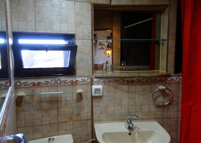 別荘 Schlafen In Einer Vulkanischen Hoehle By Interhome *