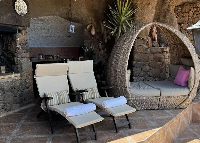 Schlafen In Einer Vulkanischen Hoehle By Interhome 別荘