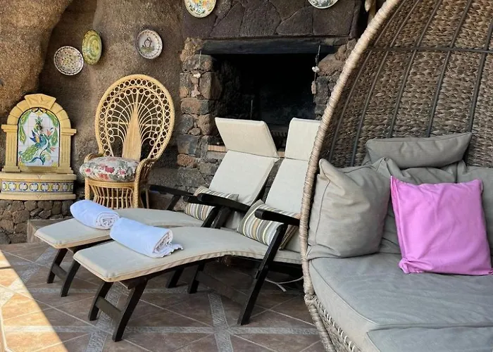 Schlafen In Einer Vulkanischen Hoehle By Interhome