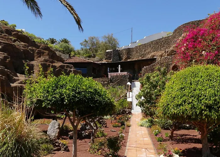 別荘 Schlafen In Einer Vulkanischen Hoehle By Interhome *