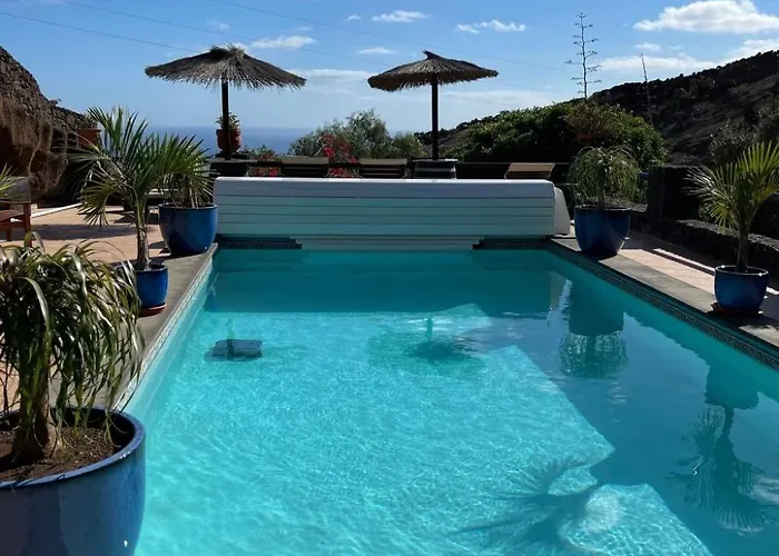 別荘 Schlafen In Einer Vulkanischen Hoehle By Interhome